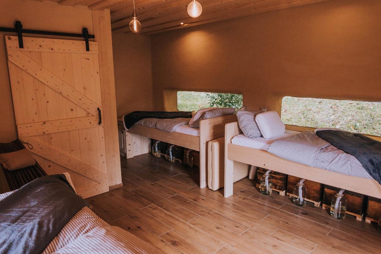 格罗素普捷Sleeping With Bees - Tourist Farm Muha公寓 外观 照片