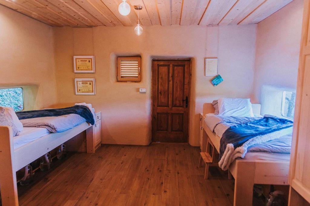 格罗素普捷Sleeping With Bees - Tourist Farm Muha公寓 外观 照片